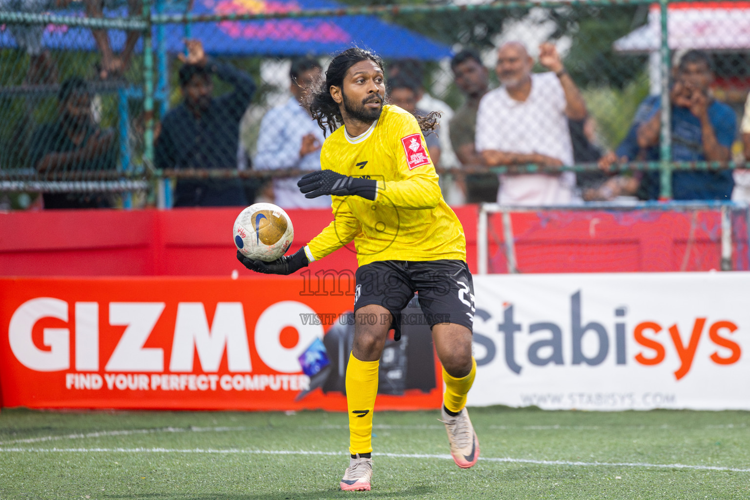 Dh Bandidhoo vs Dh Maaenboodhoo in Day 13 of Golden Futsal Challenge 2025 was held on Friday, 17th January 2025, in Hulhumale', Maldives Photos: Ismail Thoriq / images.mv