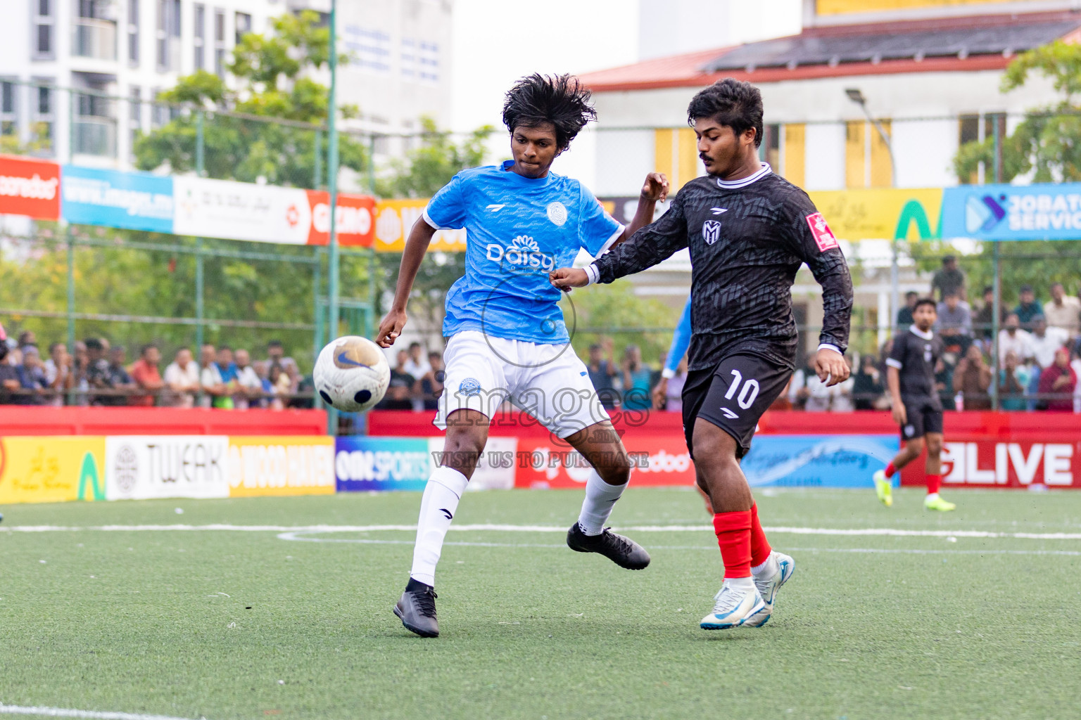 Dh Bandidhoo vs Dh. Maaenboodhoo in Day 13 of Golden Futsal Challenge 2025 was held on Friday, 17th January 2025, in Hulhumale', Maldives Photos: Hassan Simah / images.mv