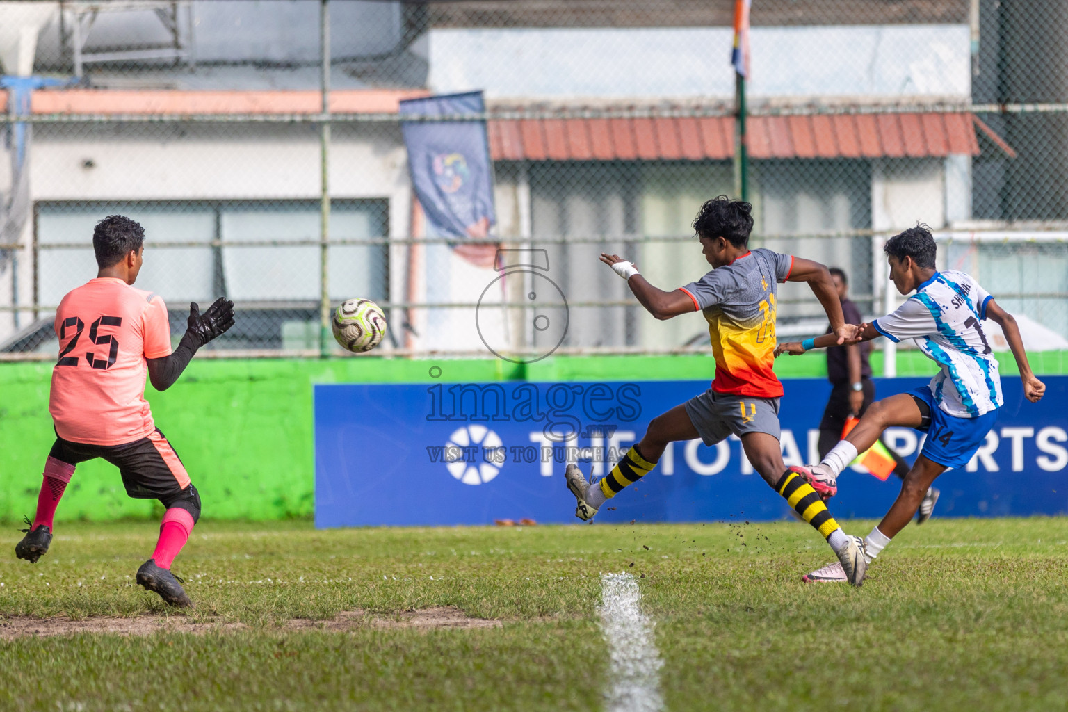 Club Eagles vs Super United Sports  in Day 12 of Dhivehi Youth League 2024 held at Henveiru Stadium on Wednesday , 18th December 2024. Photos: Shuu Abdul Sattar