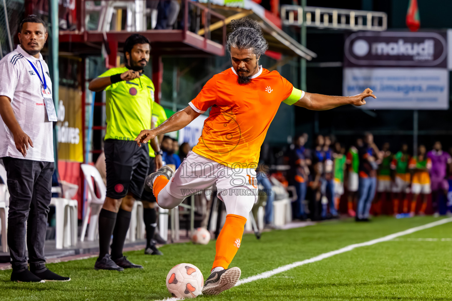 Dhiraagu vs AVSEC in Day 6 of Club Maldives Cup 2025 was held in Rehendhi Futsal Ground, Hulhumale', Maldives on Saturday, 4th October 2025. Photos: Nausham Waheed / images.mv