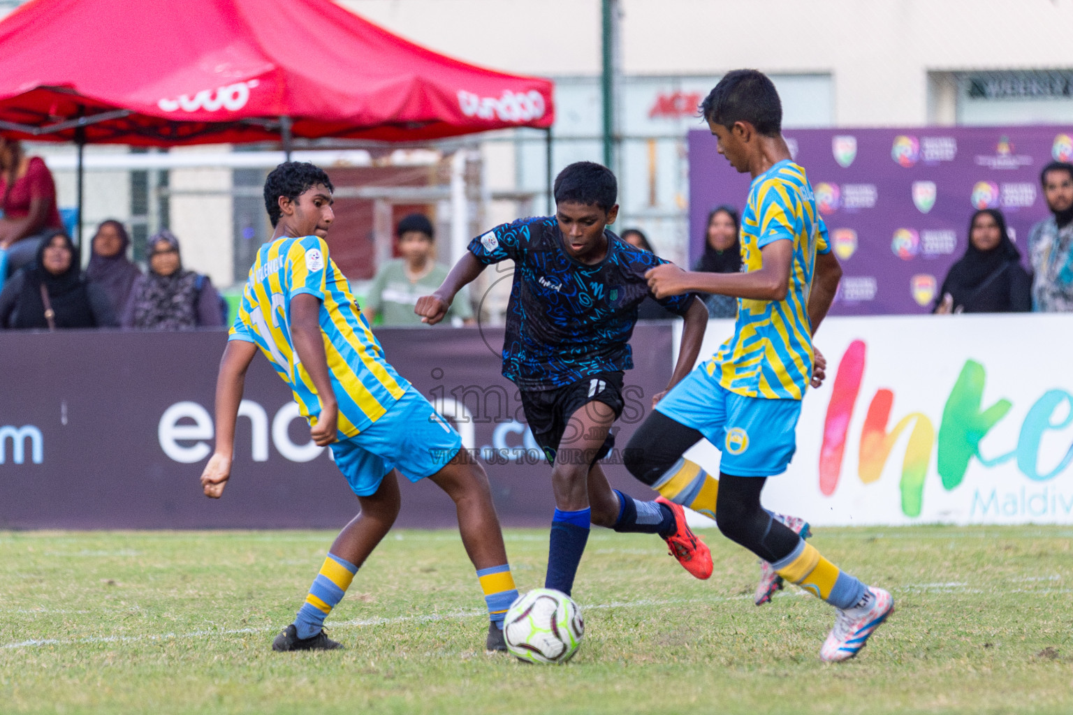 Club Valencia vs Super United Sports (U14) in Day 9 of Dhivehi Youth League 2024 held at Henveiru Stadium on Saturday, 14th December 2024. Photos: Mohamed Mahfooz Moosa / Images.mv