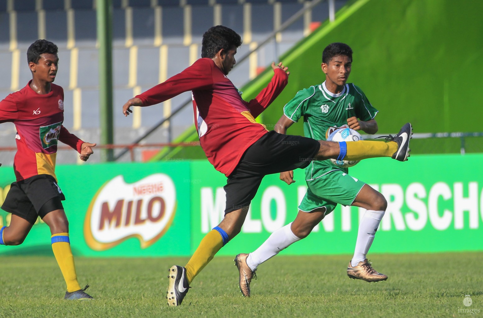 DH.Atoll Thauleemee Marukaz vs Muhyiddin School in the interschool Under 16 football tournament , 2016. (Images.mv Photo: Mohamed Ahsan)