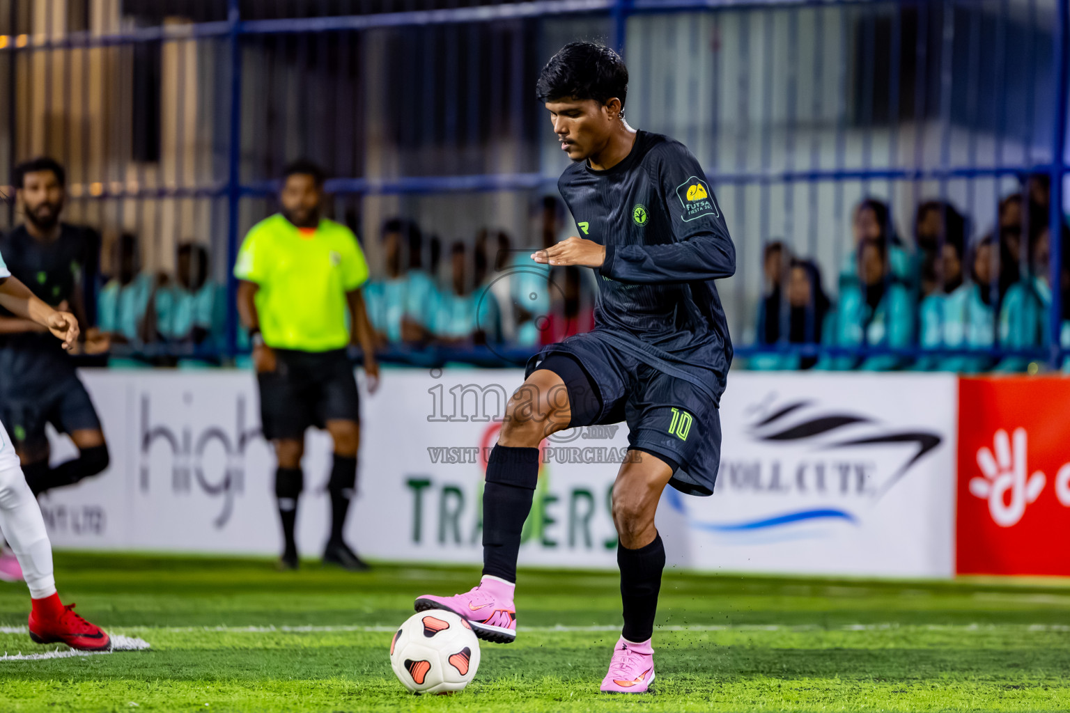 Dhonfan vs Fehendhoo in Day 1 of Better in Baa Futsal Fiesta 2025 Man's division held in B. Eydhafushi, Maldives on Wednesday, 5th November 2025. Photos: Nausham Waheed / images.mv