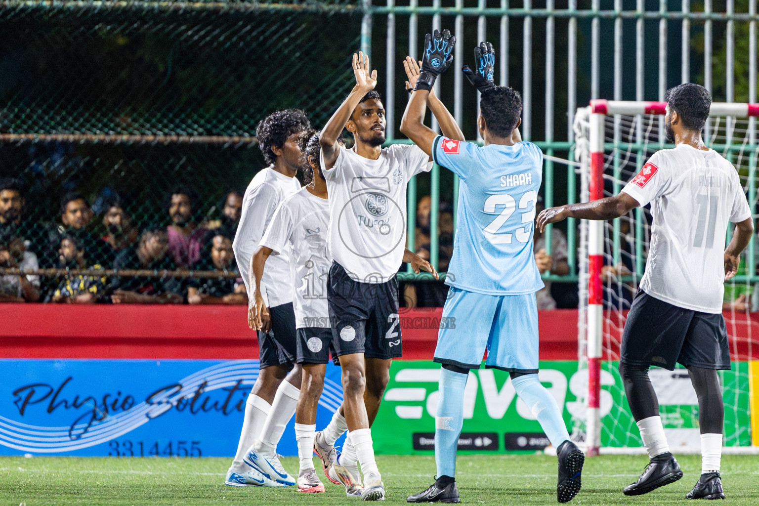Th Omadhoo vs Th Thimarafushi in Day 18 of Golden Futsal Challenge 2025 was held on Wednesday, 22nd January 2025, in Hulhumale', Maldives. Photos: Nausham Waheed / images.mv