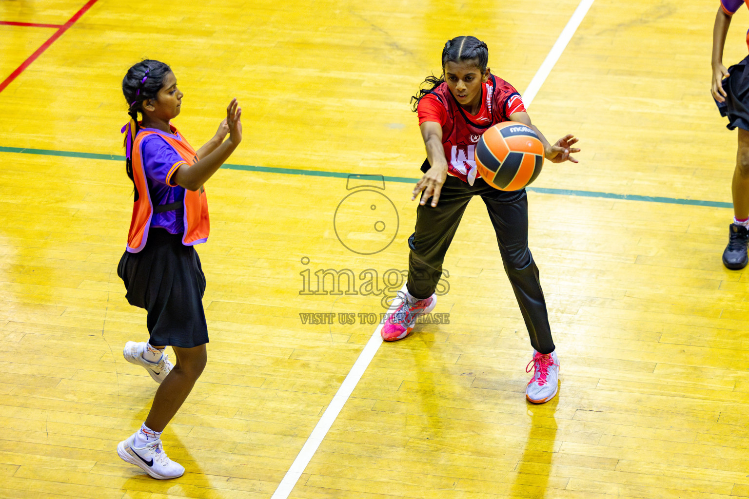 Iskandhar School vs Ghiyasuddin International School in the U15 Finals of Inter-school Netball Tournament held in Social Center at Male', Maldives on Monday, 26th August 2024. Photos: Hassan Simah / images.mv