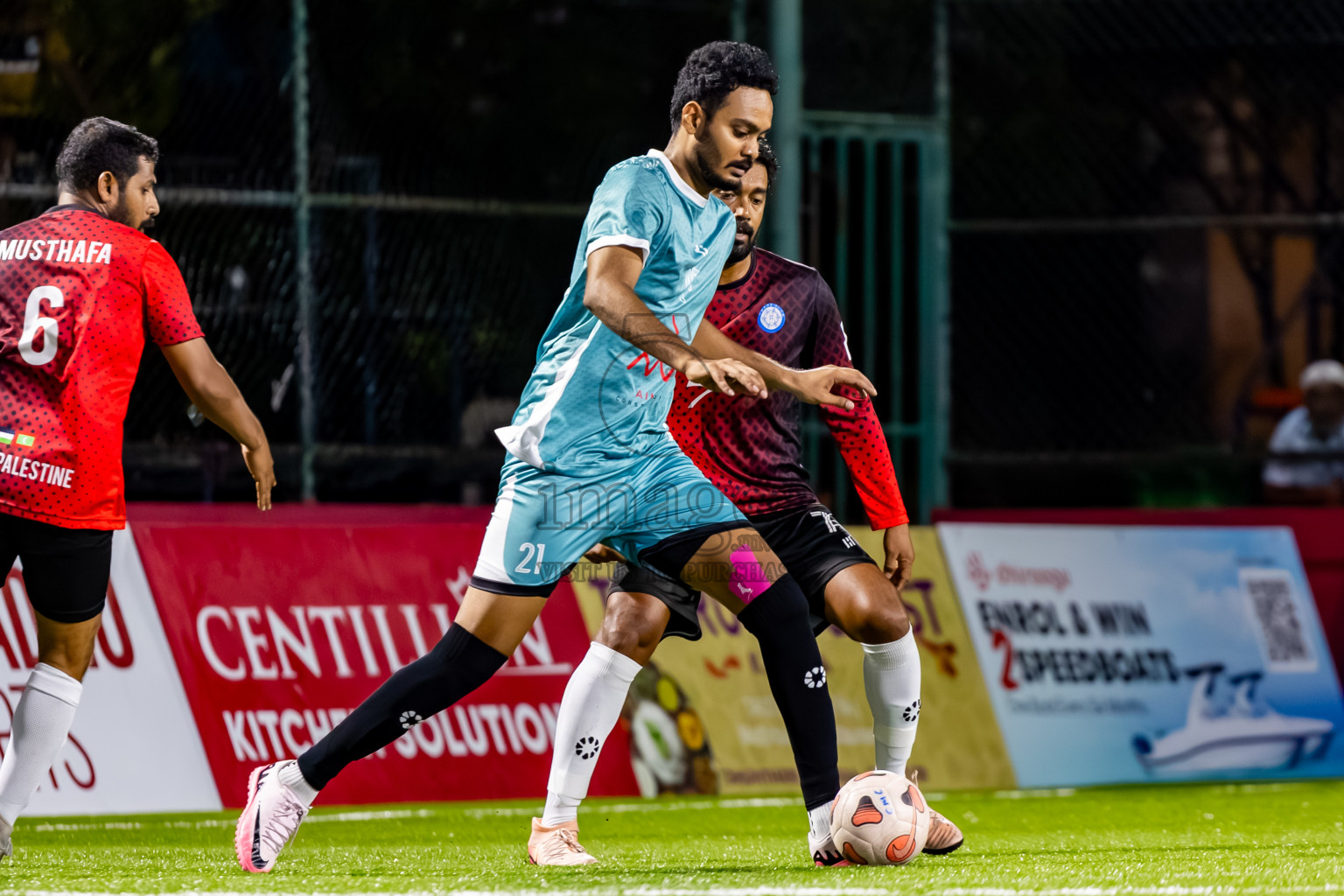 Trade Club vs Dhaahily Club in Club Maldives Cup Claasic 2025 was held in Rehendi Futsal Ground, Hulhumale', Maldives on Sunday, 21st September 2025. Photos: Nausham Waheed / images.mv