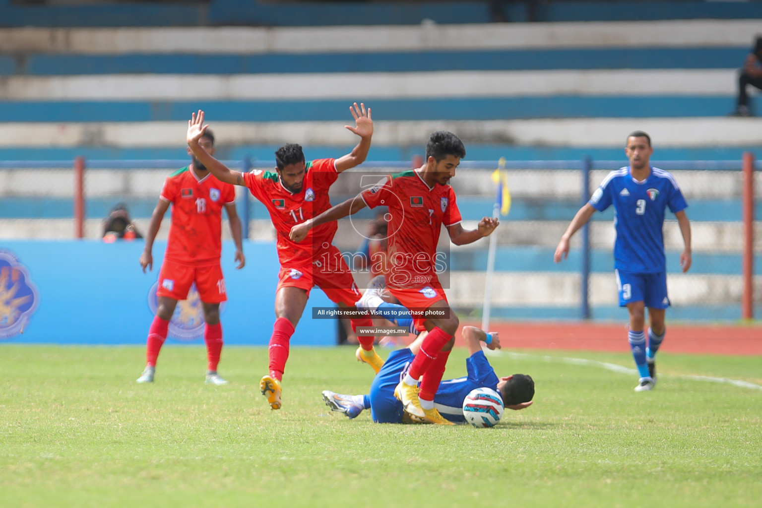 Kuwait vs Bangladesh in the Semi-final of SAFF Championship 2023 held in Sree Kanteerava Stadium, Bengaluru, India, on Saturday, 1st July 2023. Photos: Nausham Waheed, Hassan Simah / images.mv