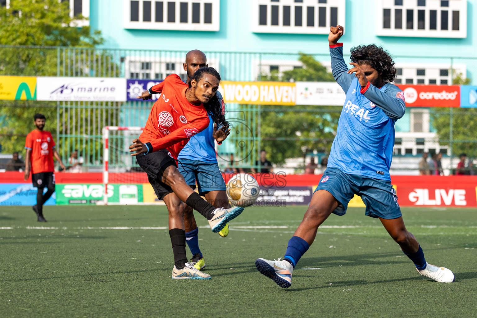 Th Dhiyamigili vs Th Omadhoo in Day 14 of Golden Futsal Challenge 2025 was held on Saturday, 18th January 2025, in Hulhumale', Maldives. 
Photos: Hassan Simah / images.mv