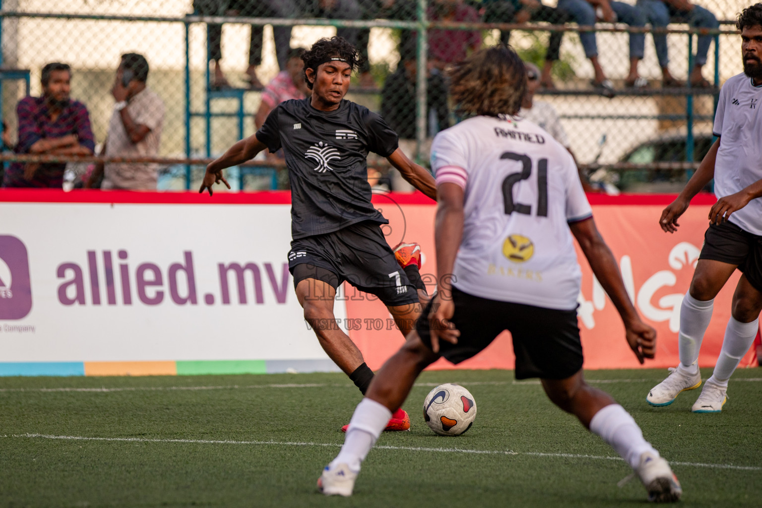 TRADENET VS KULHIVARU VUZARA CLUB in Club Maldives Classic 2024 held in Rehendi Futsal Ground, Hulhumale', Maldives on Friday, 6th September 2024. 
Photos: Hassan Simah / images.mv