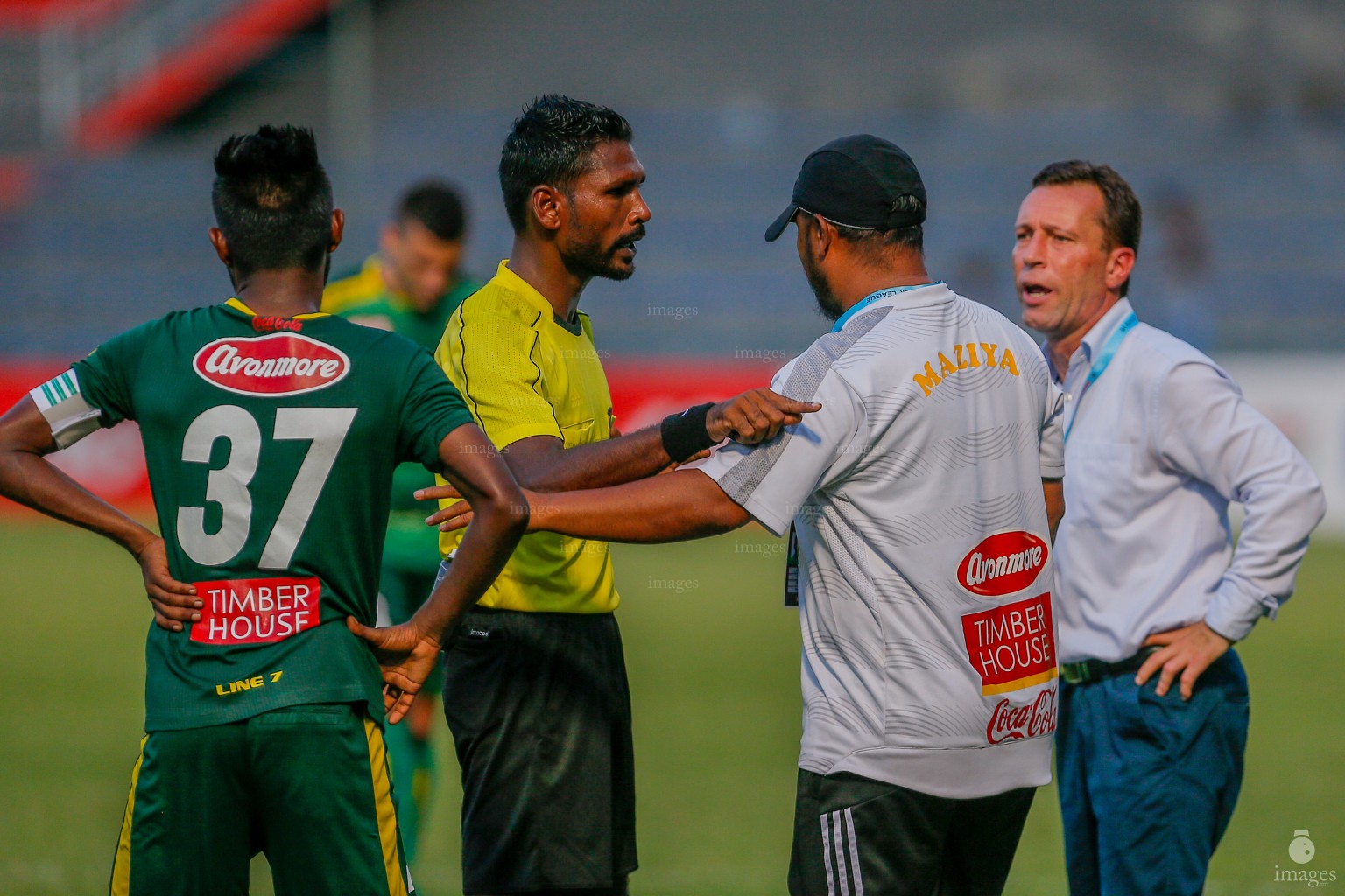 Ooredoo Dhivehi Premier League 2017, Maziya SR vs Maalhos (Images.mv Photo / Ismail Thoriq)