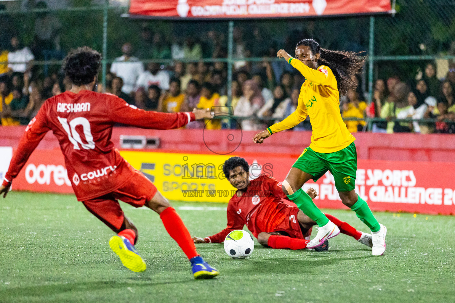 GDh. Vaadhoo VS GDh. Gadhdhoo in Day 23 of Golden Futsal Challenge 2024 was held on Tuesday , 6th February 2024 in Hulhumale', Maldives 
Photos: Hassan Simah / images.mv