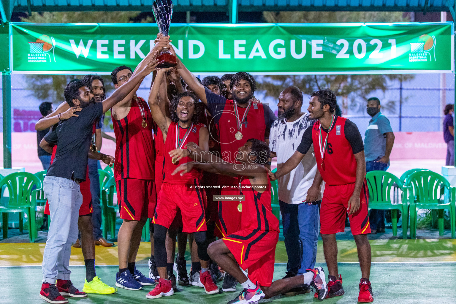 Finals of Weekend League 2021 was held on Monday, 6th December 2021, at Ekuveni Outdoor Basketball court Photos: Ismail Thoriq / images.mv