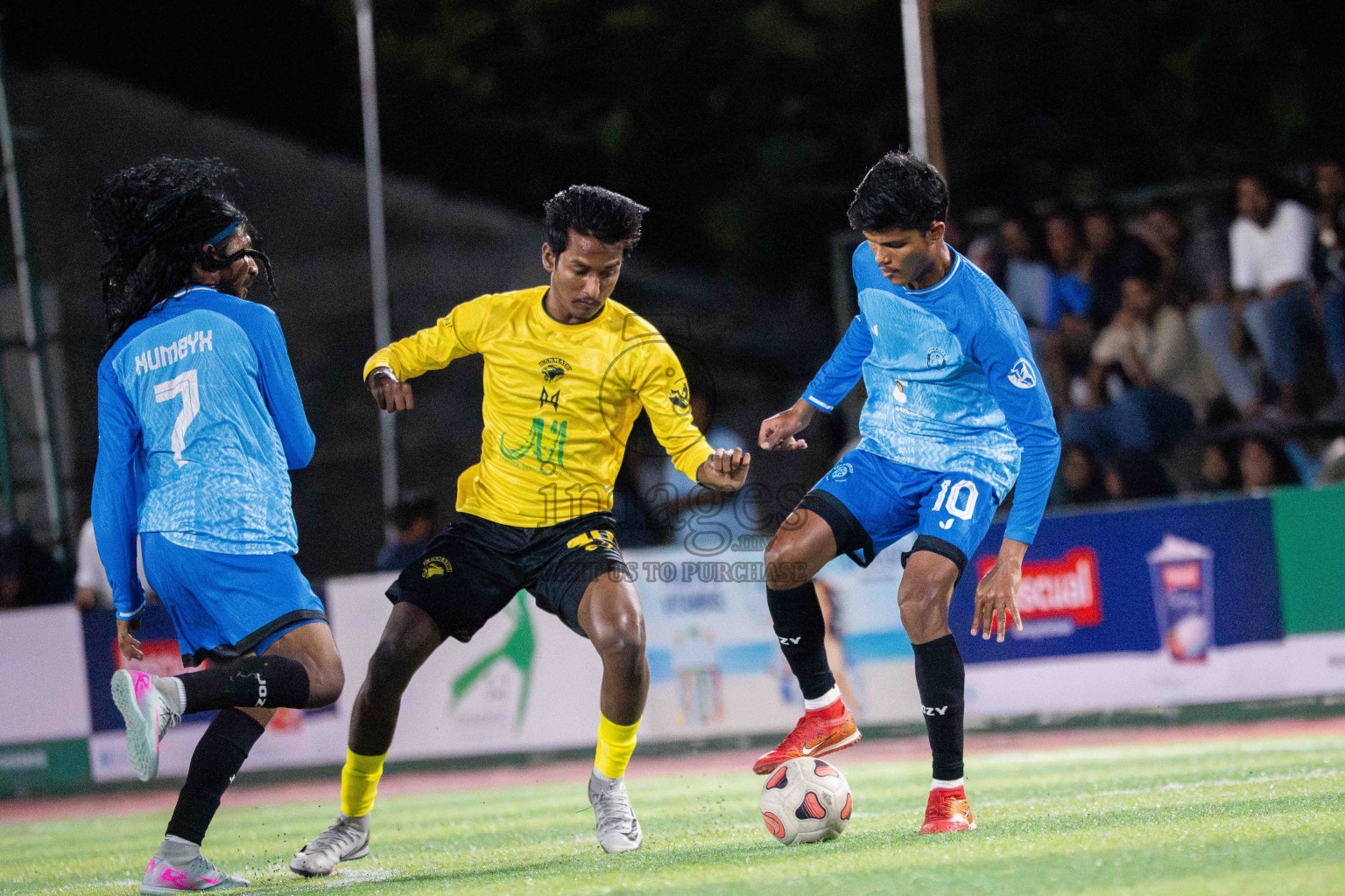 Foemathi VS Kanmathi SC in Day 2 - Fonadhoo Youth Futsal Challenge 2025 held in Fonadhoo Futsal Stadium, L. Fonadhoo, Maldives on Monday, 27th October 2025 Photos: Arif Rasheed / images.mv