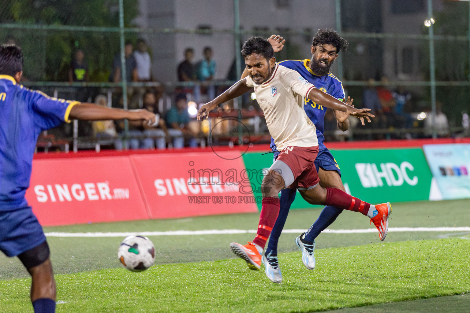 CLUB 220 vs HPSN in the Quarter Finals of Club Maldives Classic 2024 held in Rehendi Futsal Ground, Hulhumale', Maldives on Tuesday, 17th September 2024. 
Photos: Hassan Simah / images.mv