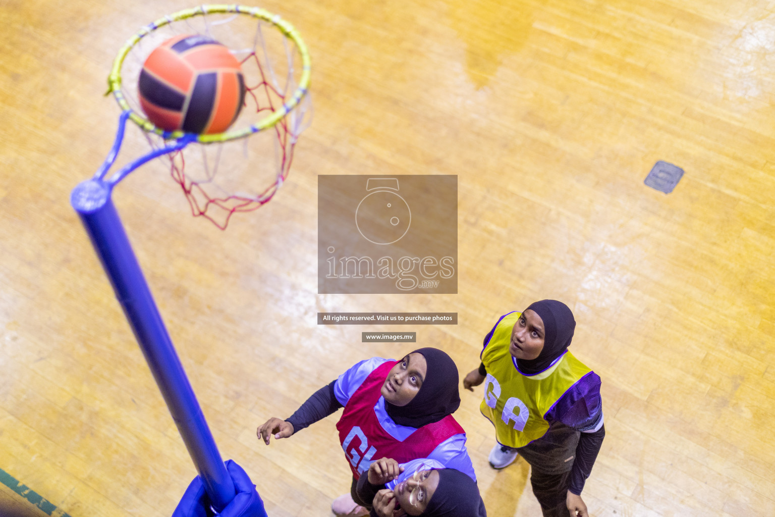 Sports Club Skylark vs Vyansa in the Milo National Netball Tournament 2022 on 17 July 2022, held in Social Center, Male', Maldives. 
Photographer: Hassan Simah / Images.mv