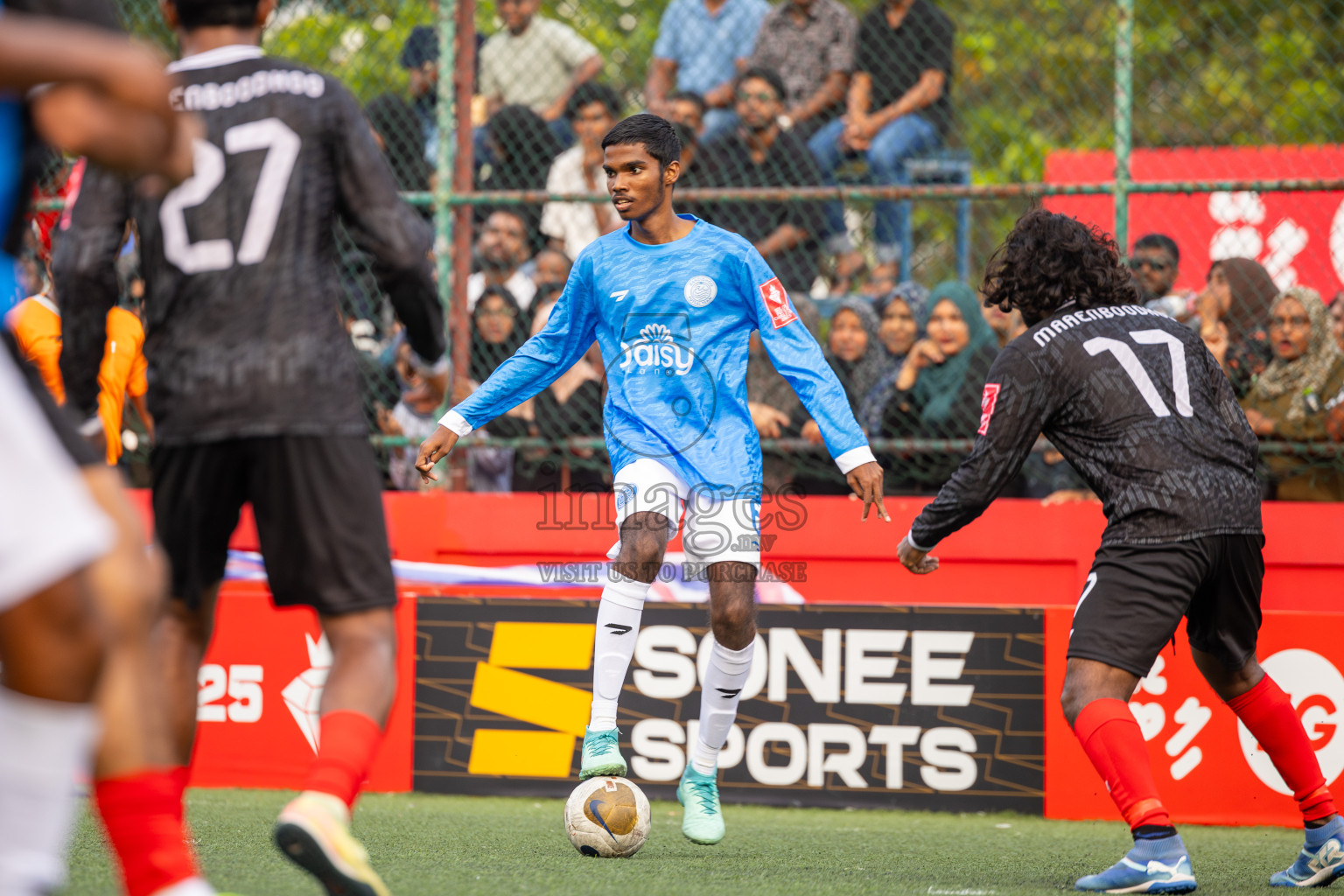 Dh Bandidhoo vs Dh Maaenboodhoo in Day 13 of Golden Futsal Challenge 2025 was held on Friday, 17th January 2025, in Hulhumale', Maldives Photos: Ismail Thoriq / images.mv