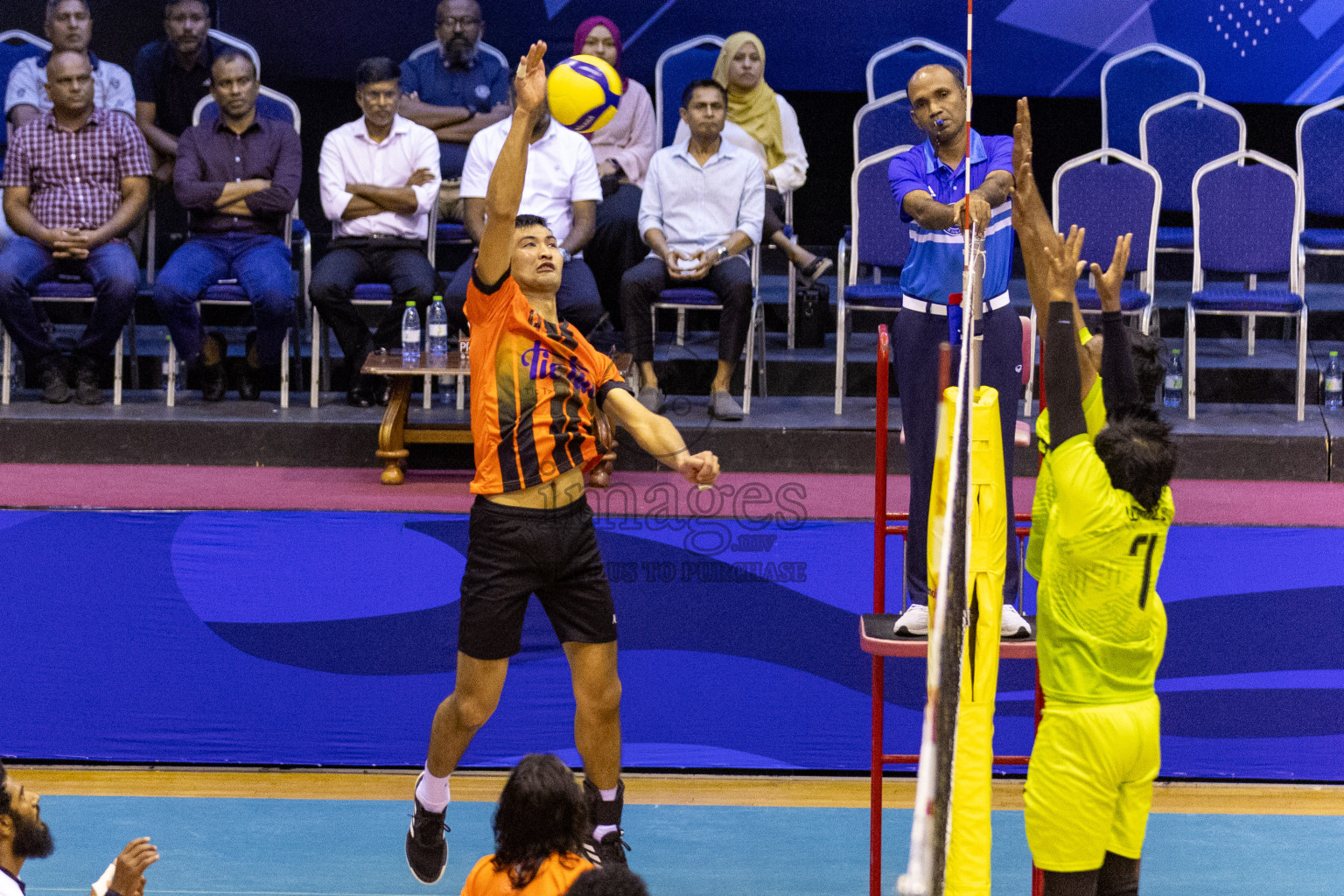 Final of Men's Division of Volleyball Association Cup 2023 held in Male', Maldives on Tuesday, 26th December 2023 at Social Center Indoor Hall Photos By: Nausham Waheed /images.mv