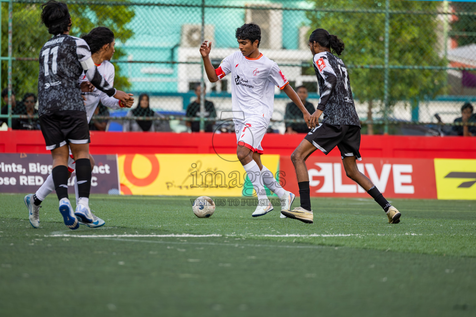 F Feeali vs F Magoodhoo in Day 12 of Golden Futsal Challenge 2025 was held on Thursday, 16th January 2025, in Hulhumale', Maldives Photos: Ismail Thoriq / images.mv