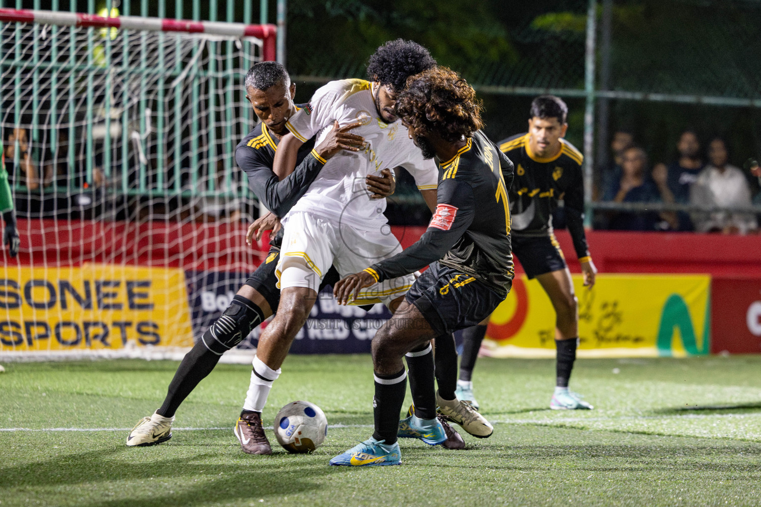 B Fehendhoo VS B Eydhafushi in Day 21 of Golden Futsal Challenge 2025 was held on Saturday, 25 January 2025, in Hulhumale', Maldives. 
Photos: Hassan Simah / images.mv