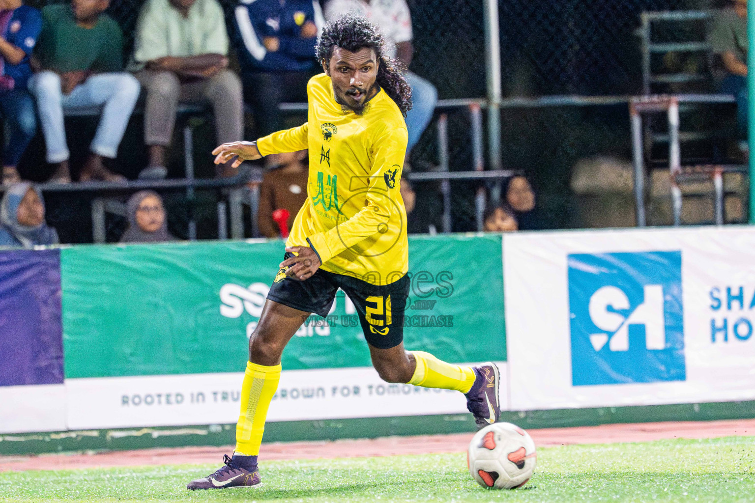 Kanmathi SC VS Kanmathi FC in Day 5 - Fonadhoo Youth Futsal Challenge 2025 held in Fonadhoo Futsal Stadium, L. Fonadhoo, Maldives on Thursday, 30th October 2025 Photos: Arif Rasheed / images.mv