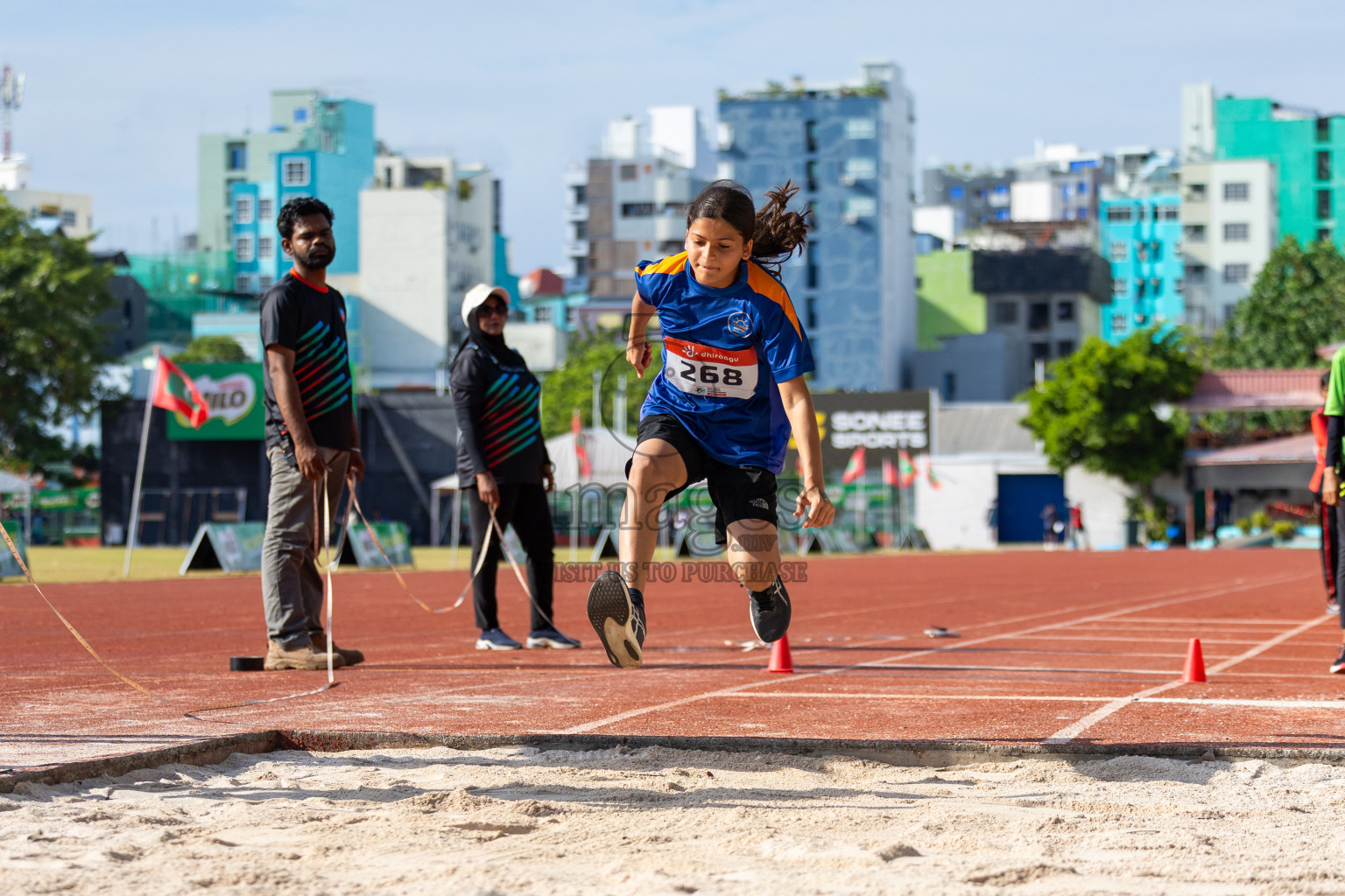 Day 4 of Inter-school Athletics Championship 2025 held in Ekuveni Synthetic Track, Male', Maldives on Thursday, 09th October 2025. Photos by: Raaif Yoosuf / Images.mv