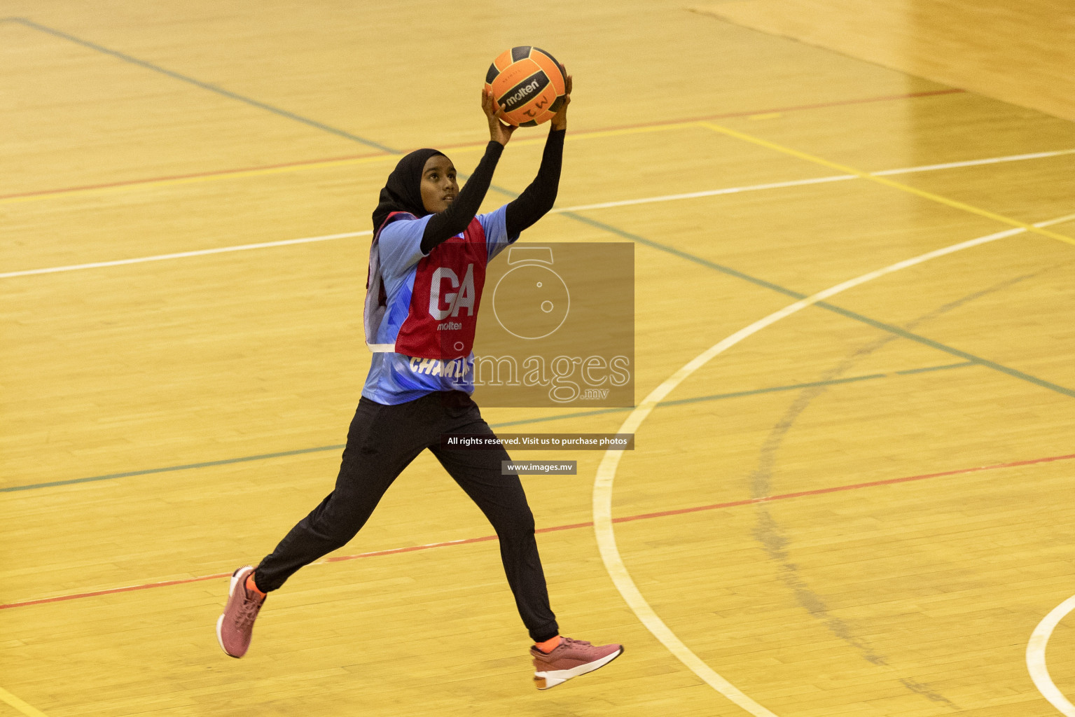 Kulhudhuffushi Y & R.C vs Mahibadhoo SC in the Milo National Netball Tournament 2022 on 18 July 2022, held in Social Center, Male', Maldives. Photographer: Shuu / Images.mv