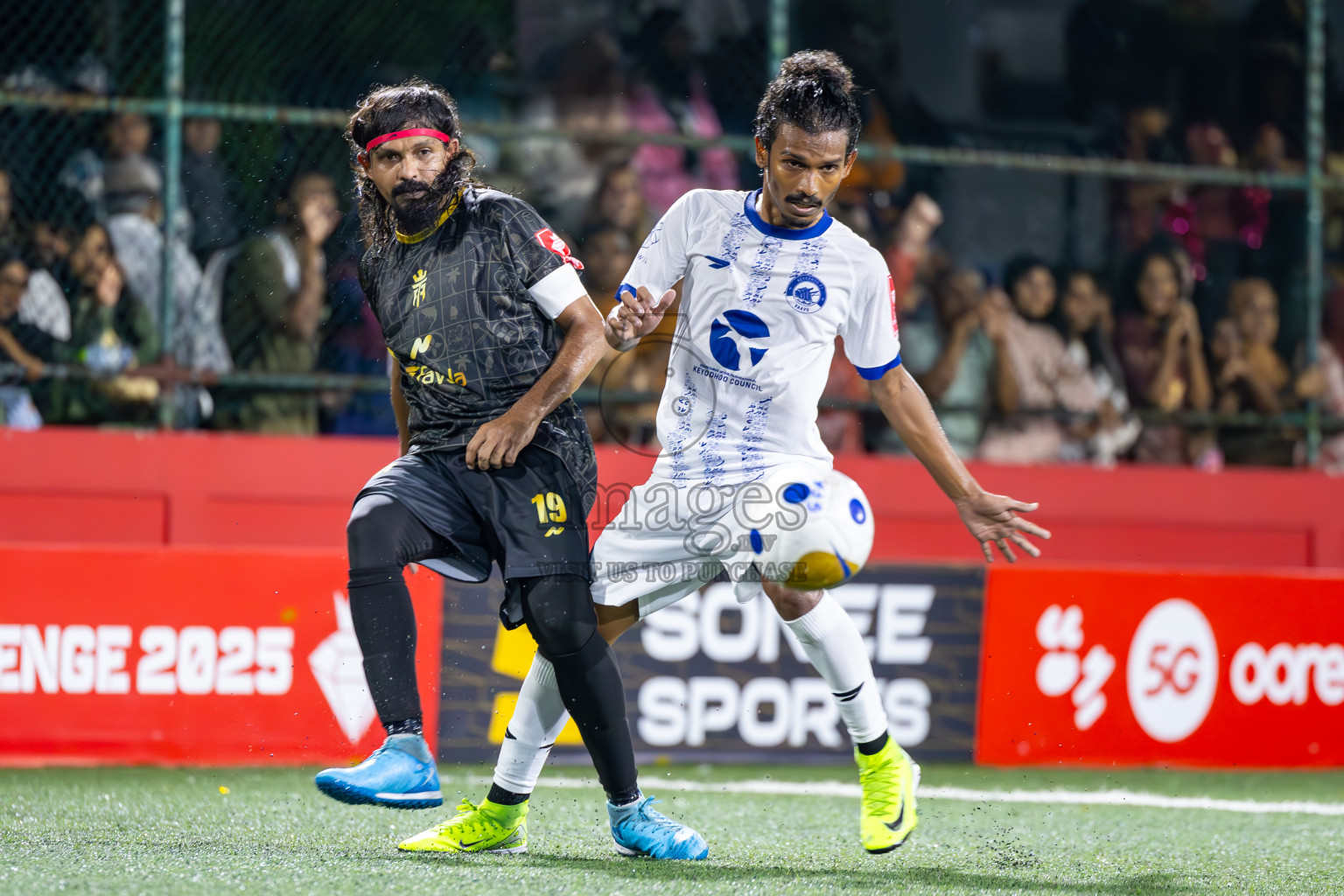 V Felidhoo vs V Keyodhoo in Atoll Round Final on Day 22 of Golden Futsal Challenge 2025 was held on Sunday , 26th January 2025, in Hulhumale', Maldives.
Photos: Ismail Thoriq / images.mv