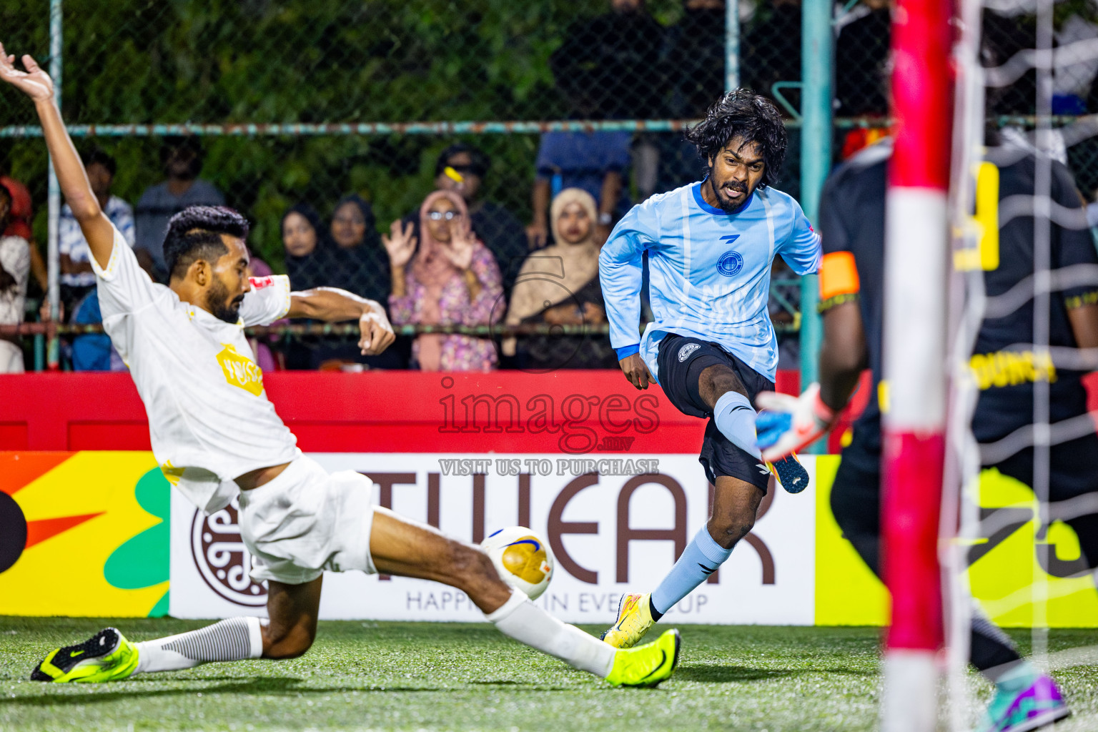 Hdh Neykurendhoo VS Hdh Finey in Day 9 of Golden Futsal Challenge 2025 was held on Monday, 13th January 2025, in Hulhumale', Maldives Photos: Nausham Waheed , Ismail Thoriq / images.mv