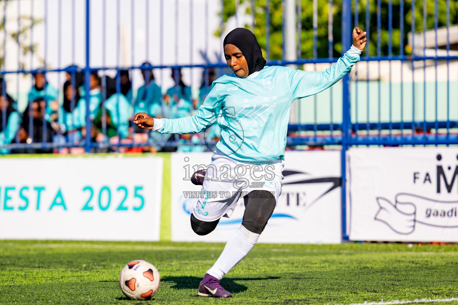 Dhonfanu vs Hithaadhoo in Day 2 of Better in Baa Futsal Fiesta 2025 Woman's division held in B. Eydhafushi, Maldives on Thursday, 6th November 2025. Photos: Nausham Waheed / images.mv