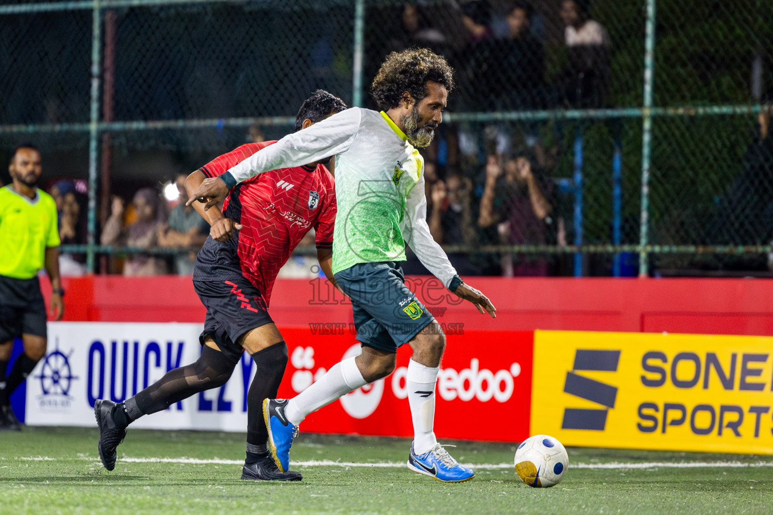 HDH Kumundhoo vs Hdh Vaikaradhoo in Day 5 of Golden Futsal Challenge 2025 on Thursday, 9th January 2025, in Hulhumale', Maldives Photos: Nausham waheed / images.mv