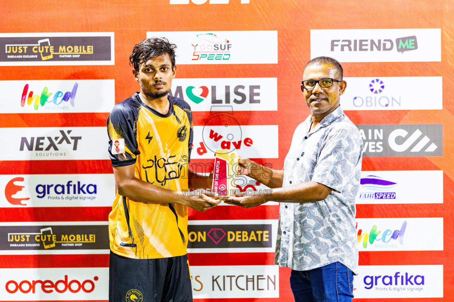 All Wolves vs FC Dhunthari in Day 2 of Eydhafushi Futsal Cup 2024 was held on Tuesday, 9th April 2024, in B Eydhafushi, Maldives Photos: Nausham Waheed / images.mv