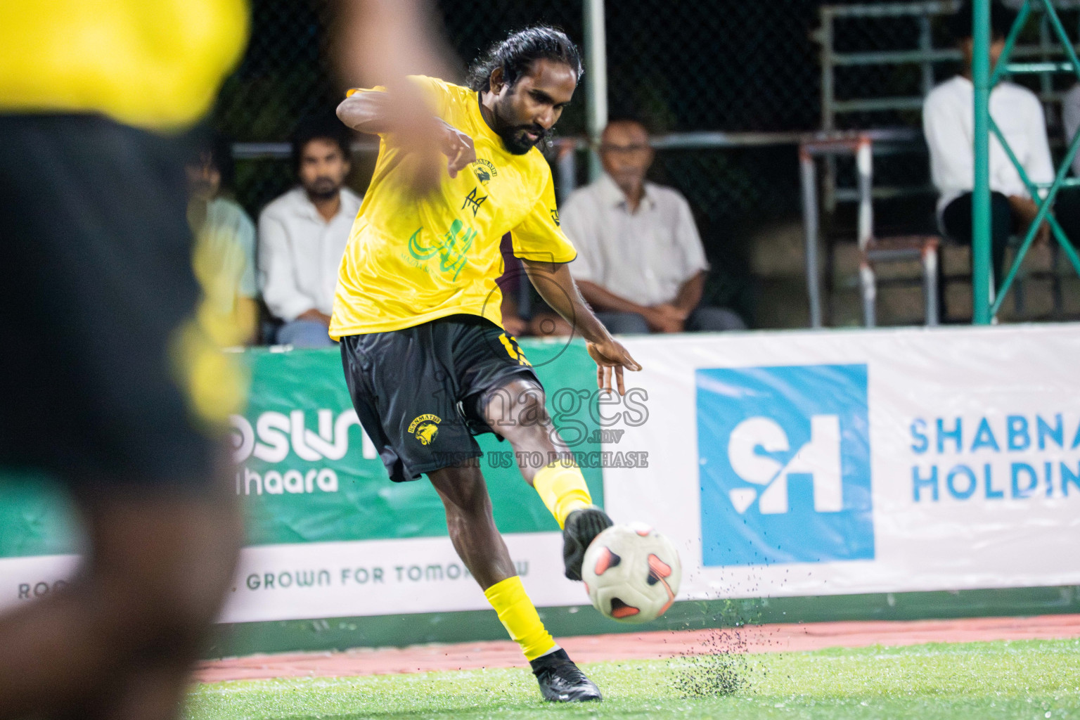 Foemathi JR VS Kanmathi SC in Day 3 - Fonadhoo Youth Futsal Challenge 2025 held in Fonadhoo Futsal Stadium, L. Fonadhoo, Maldives on Tuesdat, 28th October 2025 Photos: Arif Rasheed / images.mv