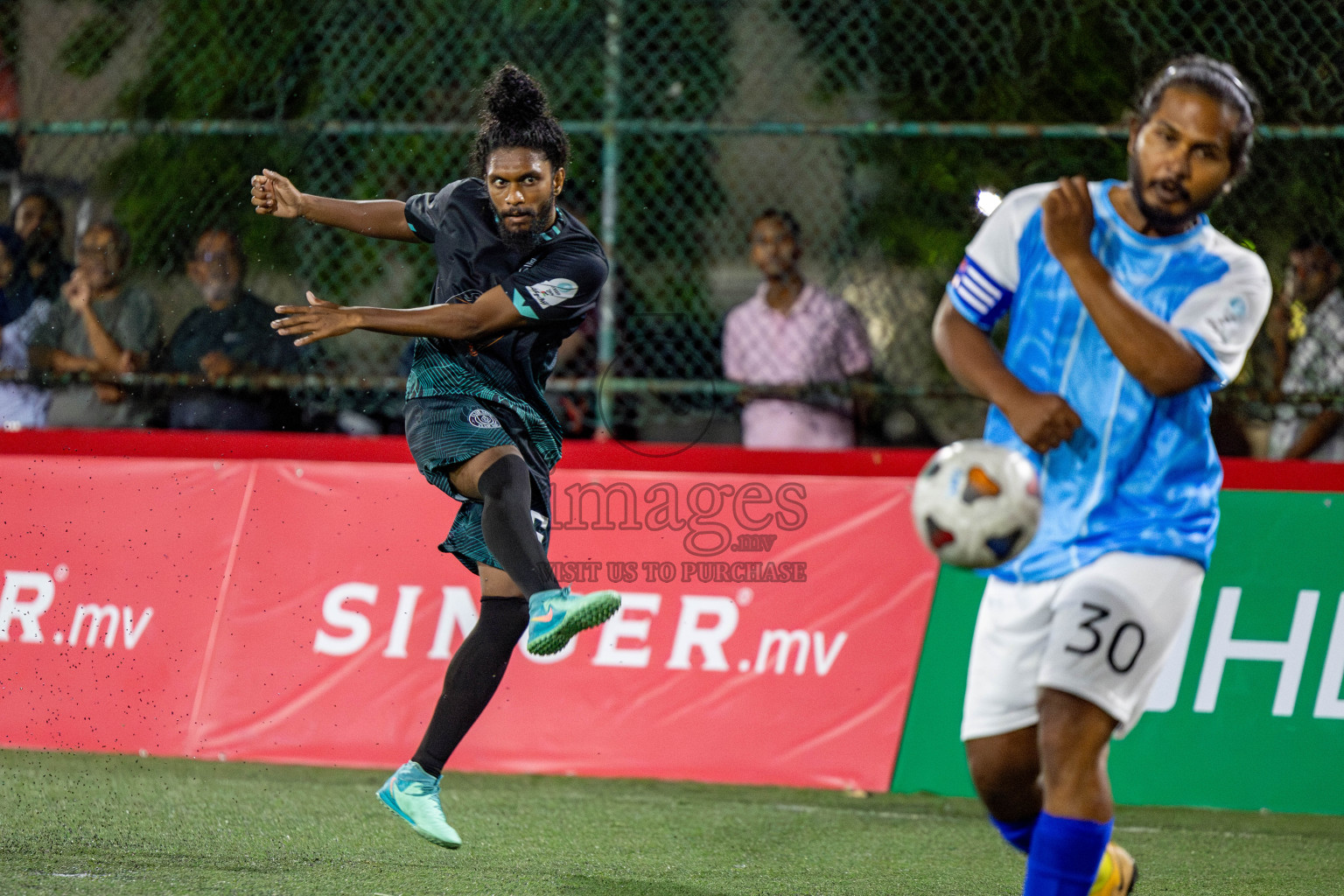 KHAARIJEE VS SDFC in Club Maldives Classic 2024 held in Rehendi Futsal Ground, Hulhumale', Maldives on Friday, 6th September 2024. 
Photos: Hassan Simah / images.mv