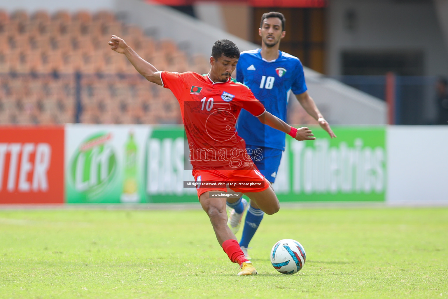 Kuwait vs Bangladesh in the Semi-final of SAFF Championship 2023 held in Sree Kanteerava Stadium, Bengaluru, India, on Saturday, 1st July 2023. Photos: Nausham Waheed, Hassan Simah / images.mv