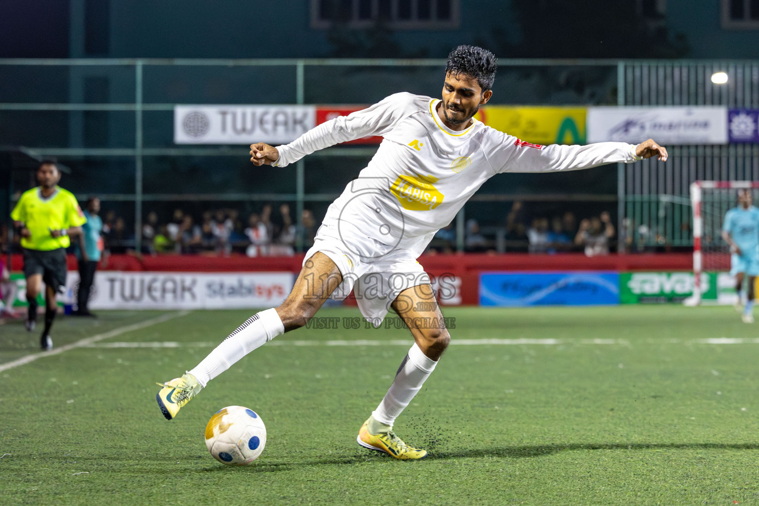 HDg Finey vs HDh Makunudhoo in Day 13 of Golden Futsal Challenge 2025 was held on Friday, 17th January 2025, in Hulhumale', Maldives 
Photos: Hassan Simah / images.mv
