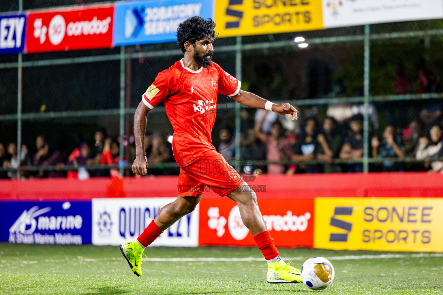 F Dharanboodhoo vs M Dhiggaru in zone round on Day 29 of Golden Futsal Challenge 2025 was held on Sunday , 2nd February 2025, in Hulhumale', Maldives. Photos: Nausham Waheed / images.mv