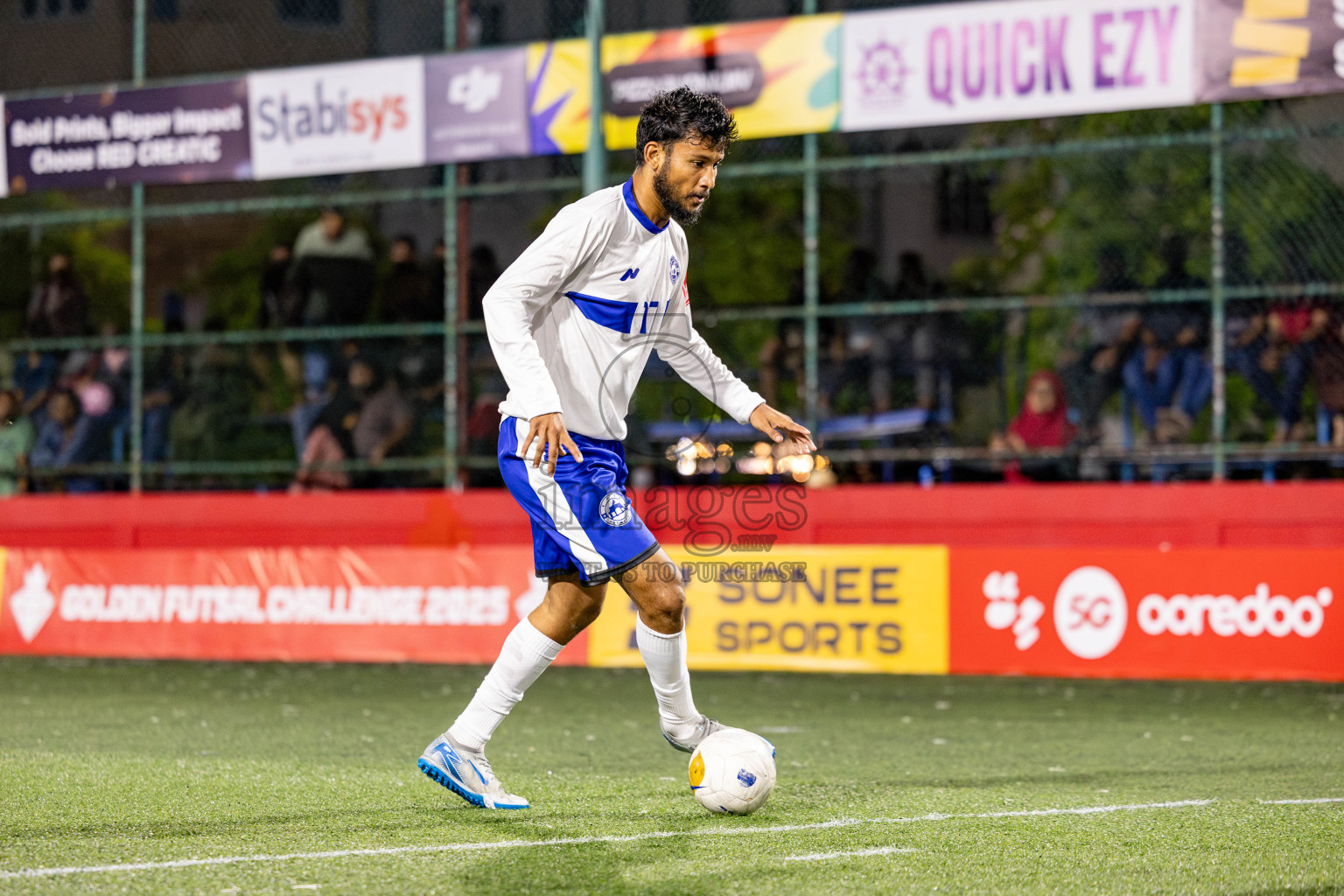 Th. Veymandoo VS Th. Kandoodhoo in Day 18 of Golden Futsal Challenge 2025 was held on Wednesday, 22nd January 2025, in Hulhumale', Maldives. Photos: Nausham Waheed / images.mv