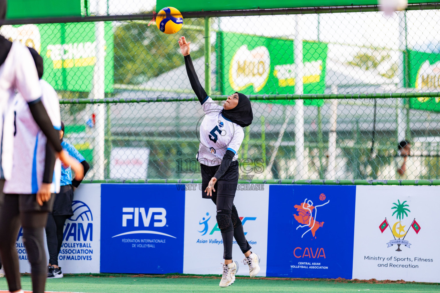 Villigili Z. Jamihyya vs Raajje Volley Club in Semi Finals of Milo National Junior Volleyball Championship 2025 Day 5 was held on Friday, 28th November 2025 at Ekuveni Turf Court Male', Maldives. Photos: Areef Adam / images.mv