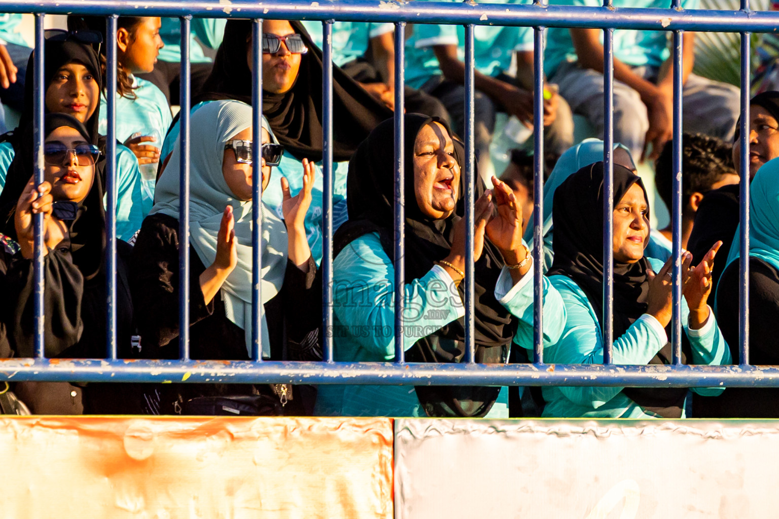 Dhonfan vs Goidhoo in Day 3 of Better in Baa Futsal Fiesta 2025 Woman's division held in B. Eydhafushi, Maldives on Friday, 7th November 2025. Photos: Nausham Waheed / images.mv