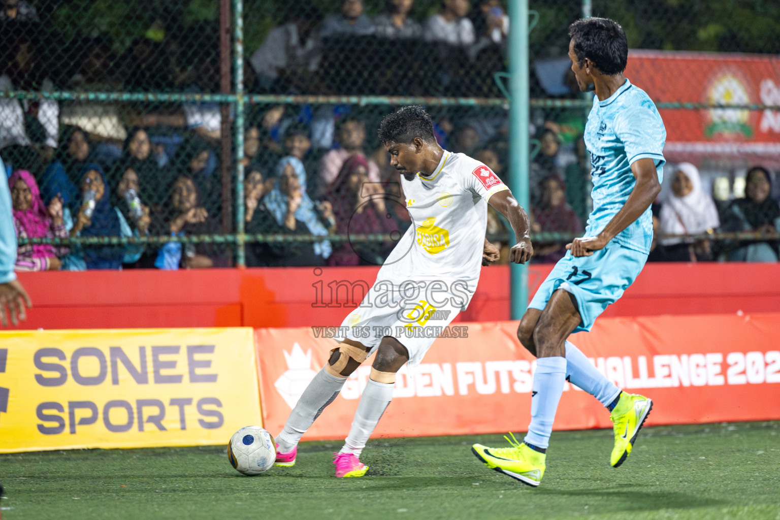 HDg Finey vs HDh Makunudhoo in Day 13 of Golden Futsal Challenge 2025 was held on Friday, 17th January 2025, in Hulhumale', Maldives 
Photos: Hassan Simah / images.mv