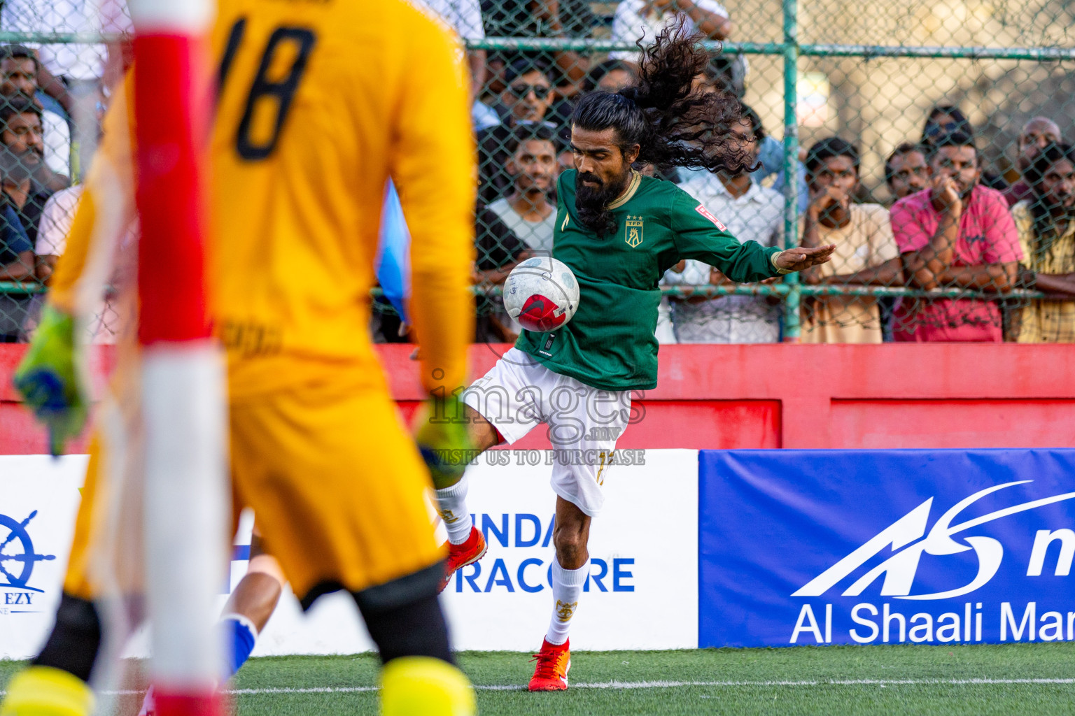 Th.Veymandoo vs Th.Thimarafushi in Day 6 of Golden Futsal Challenge 2024 was held on Saturday, 20th January 2024, in Hulhumale', Maldives 
Photos: Hassan Simah / images.mv