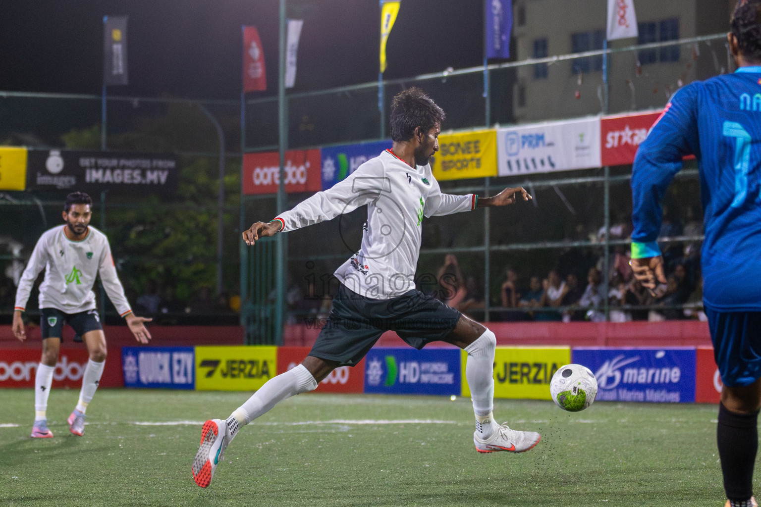 H.Dh Makunudhoo vs H.Dh Finey in Day 6 of Golden Futsal Challenge 2024 was held on Saturday, 20th January 2024, in Hulhumale', Maldives Photos: Mohamed Mahfooz Moosa / images.mv