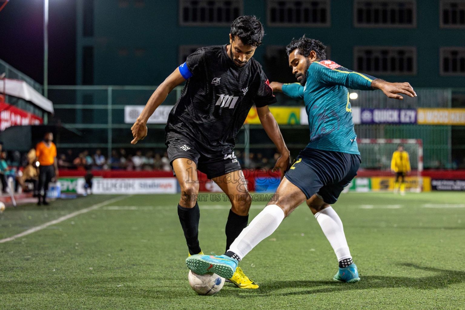 K Gulhi VS K Kaashidhoo on Day 20 of Golden Futsal Challenge 2025 was held on Friday, 24rd January 2025, in Hulhumale', Maldives. 
Photos: Hassan Simah / images.mv