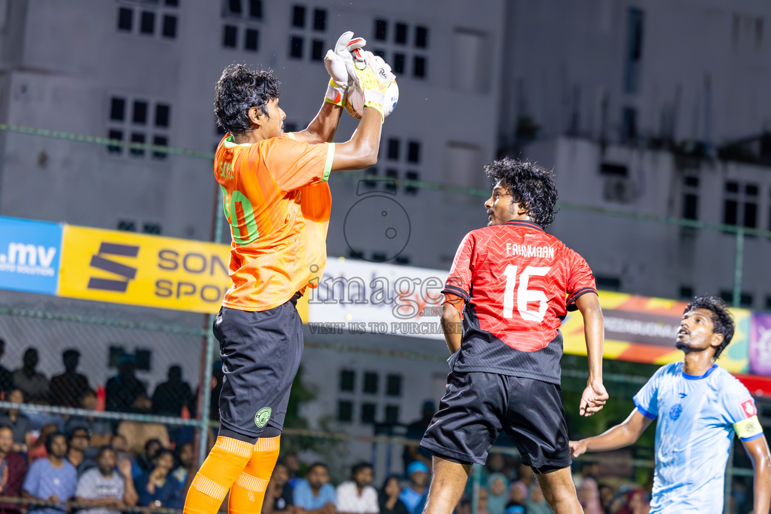 HDh Neykurendhoo vs HDh Kumundhoo in Haa Dhaalu Atoll Semi Final on Day 23 of Golden Futsal Challenge 2025 was held on Monday , 27th January 2025, in Hulhumale', Maldives.
Photos: Ismail Thoriq / images.mv