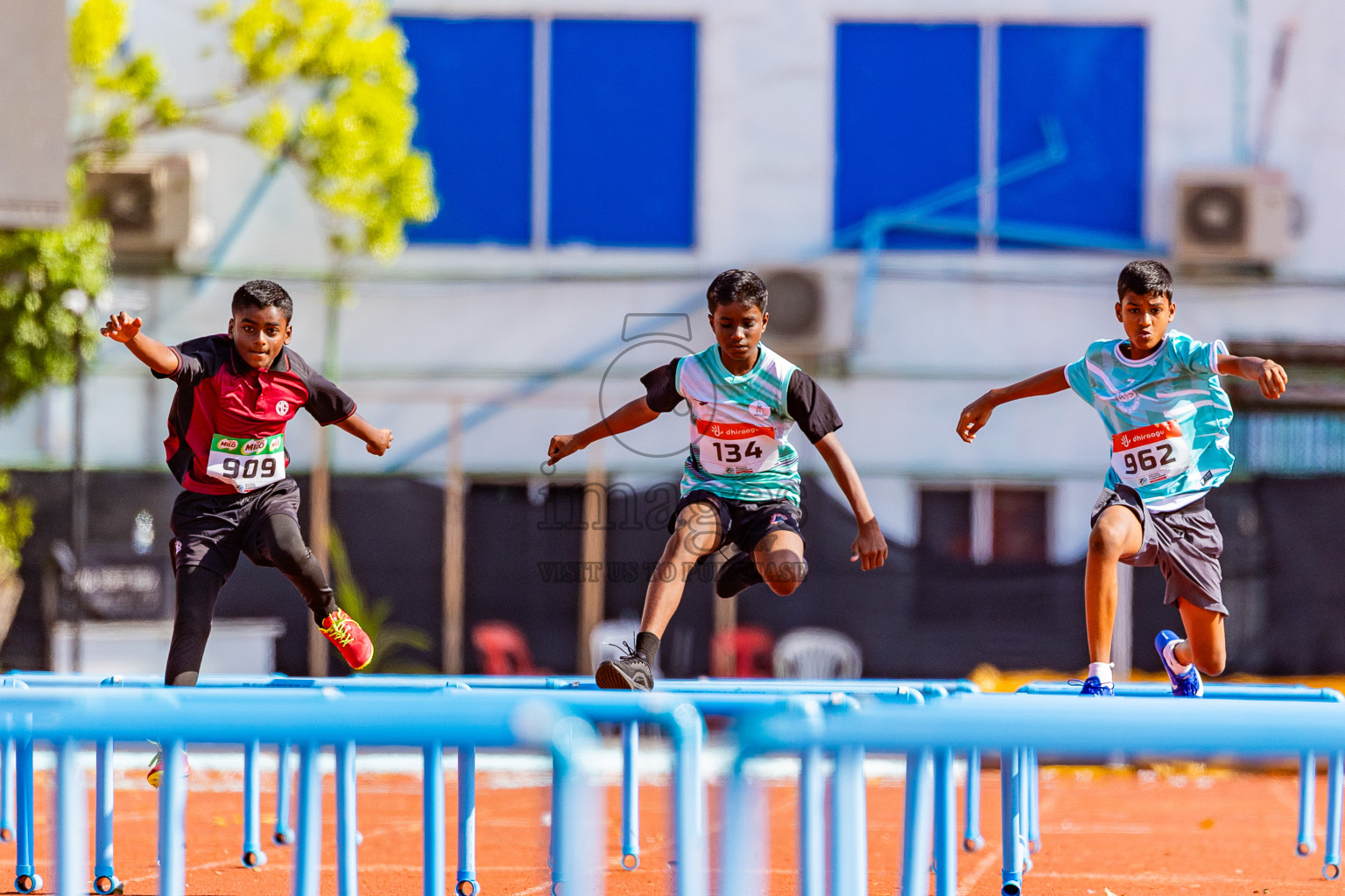 Day 2 of Inter-school Athletics Championship 2025 held in Ekuveni Synthetic Track, Male', Maldives on Tuesday, 07th October 2025. Photos by: Areef Adam / Images.mv