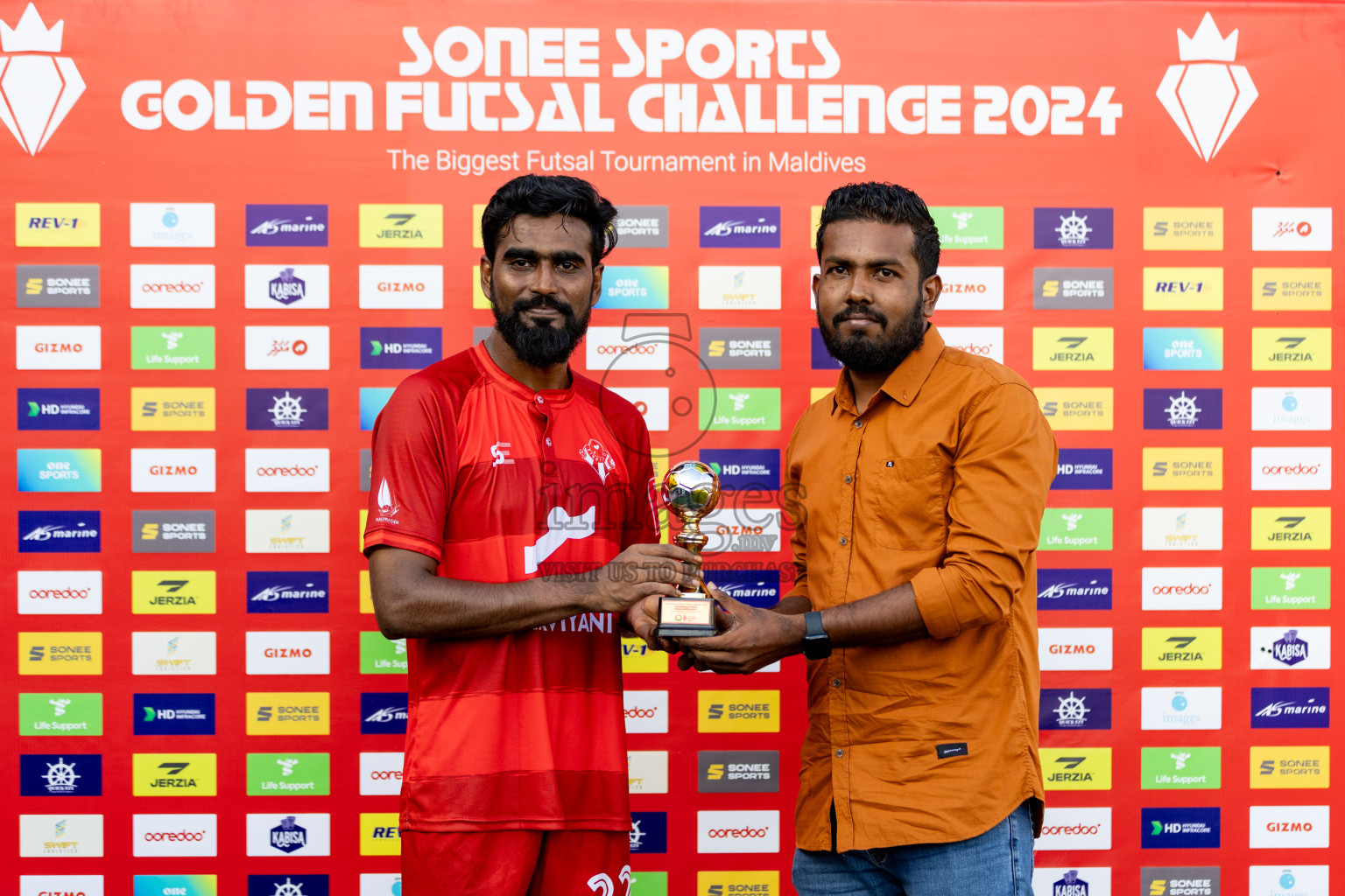 Th. Kinbidhoo vs Th. Vilufushi in Day 6 of Golden Futsal Challenge 2024 was held on Saturday, 20th January 2024, in Hulhumale', Maldives 
Photos: Hassan Simah / images.mv