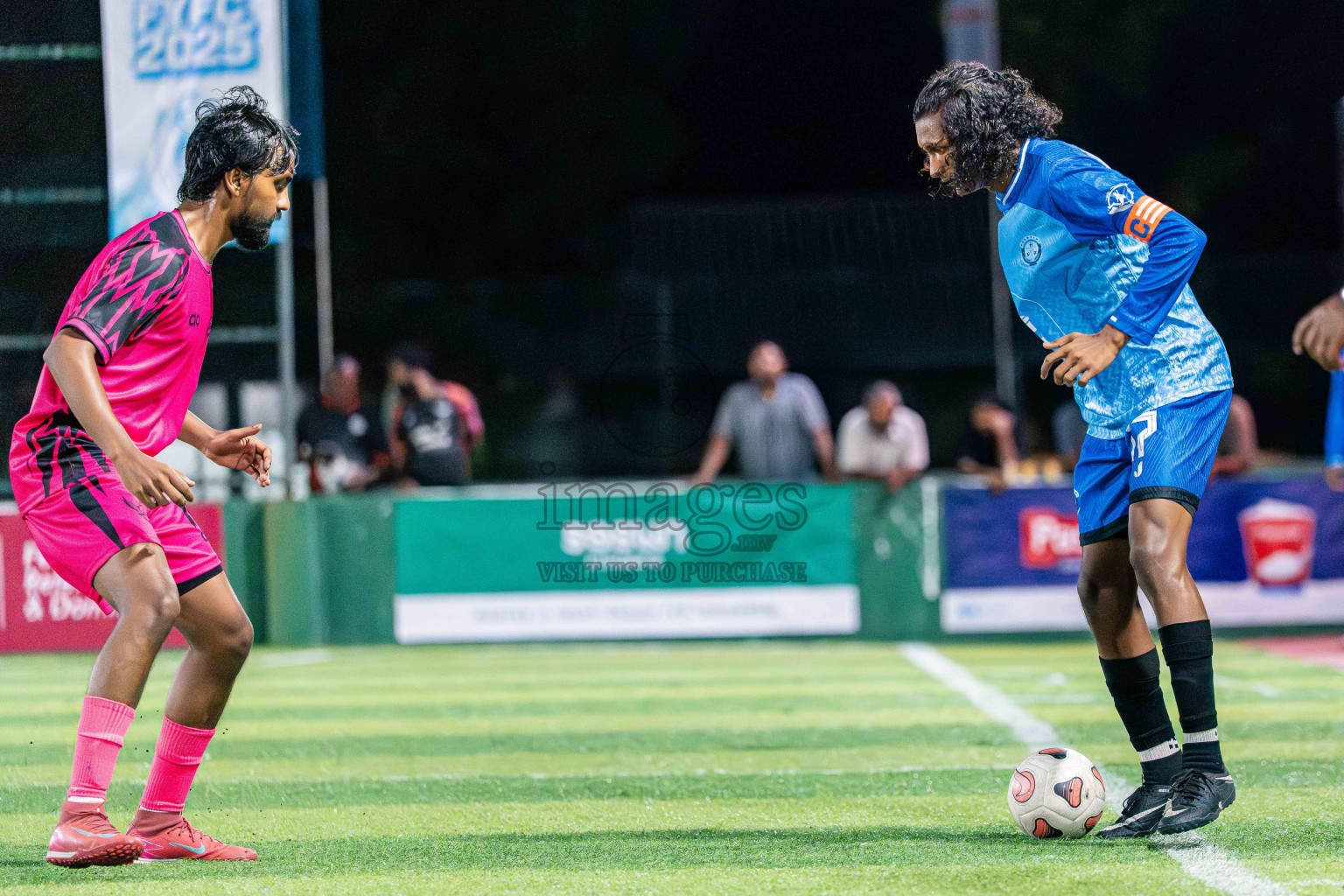 Goalhians VS Foemathi in Day 4 - Fonadhoo Youth Futsal Challenge 2025 held in Fonadhoo Futsal Stadium, L. Fonadhoo, Maldives on Wednesday, 29th October 2025 Photos: Arif Rasheed / images.mv