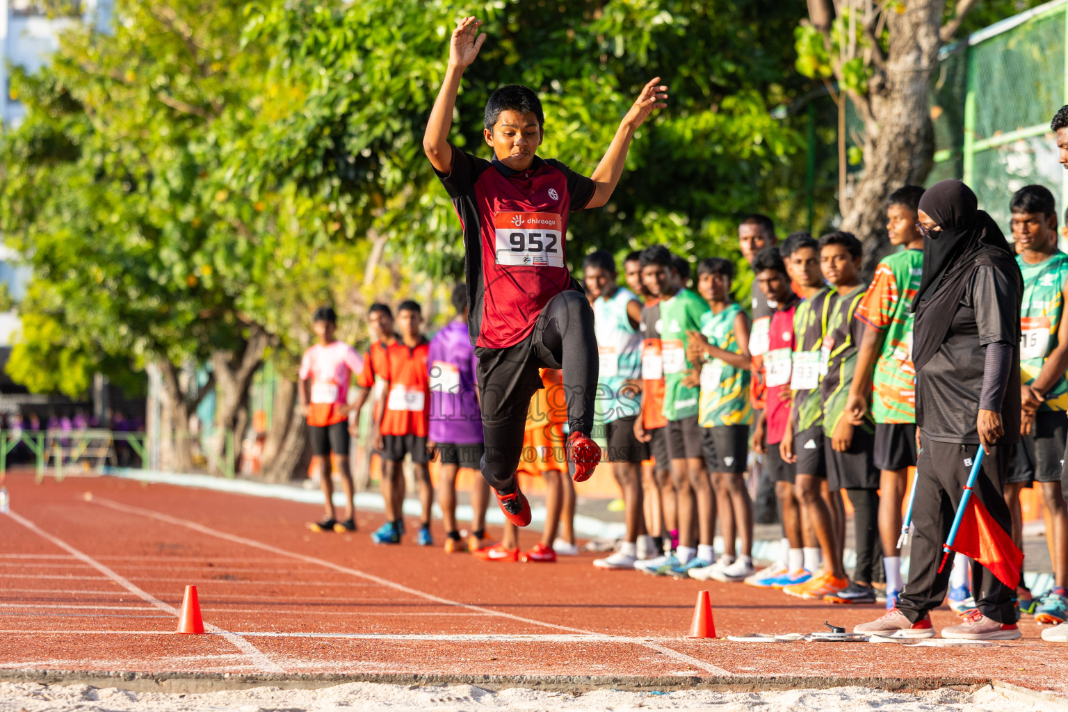 Day 4 of Inter-school Athletics Championship 2025 held in Ekuveni Synthetic Track, Male', Maldives on Thursday, 09th October 2025. Photos by: Raaif Yoosuf / Images.mv