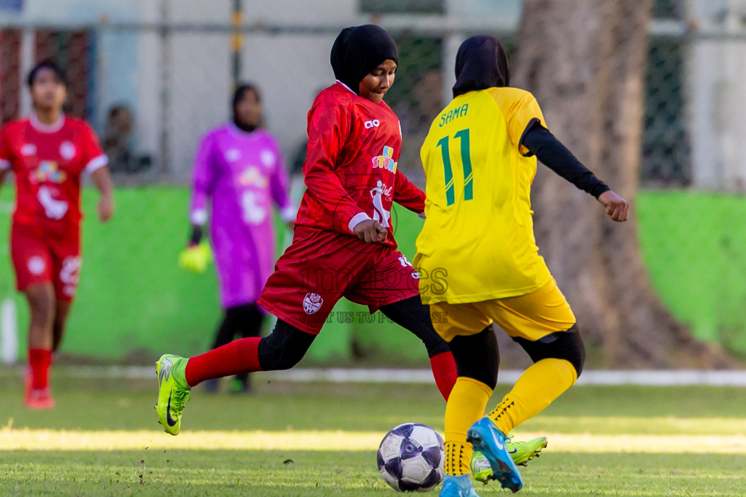 Biss Buru Sports Club vs Maziya Sports  in FAM Women’s League 2025 held in Henveiru Football ground, Male', Maldives on Wednesday, 3rd December 2025. Photos: Nausham Waheed / Images.mv