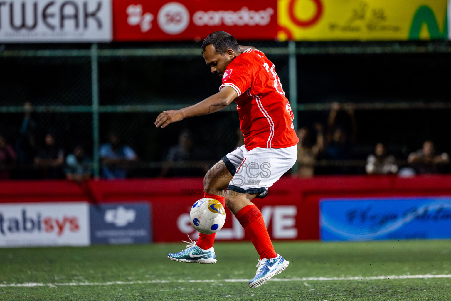 Th Kandoodhoo vs Th Gaadhiffushi in Day 10 of Golden Futsal Challenge 2025 was held on Tuesday, 14th January 2025, in Hulhumale', Maldives Photos: Nausham Waheed / images.mv